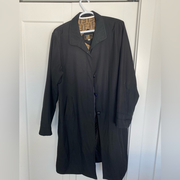 Fendi women’s mid length coat. Nice shape - Picture 2 of 3